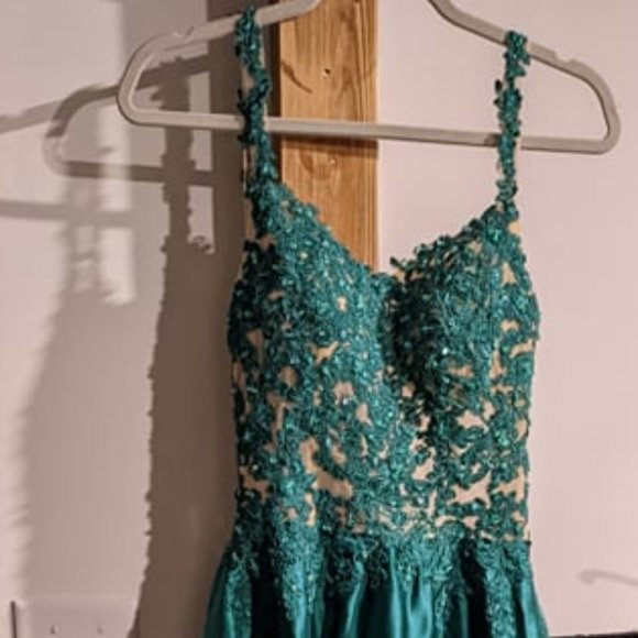 Emerald Green Sequined Beaded A-Line Ball Gown Prom Dress Open Back, NWOT - Picture 2 of 9